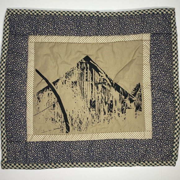 Handmade Rustic Quilted Tapestry Wall Hanging Old Barn Farmhouse - Picture 1 of 9